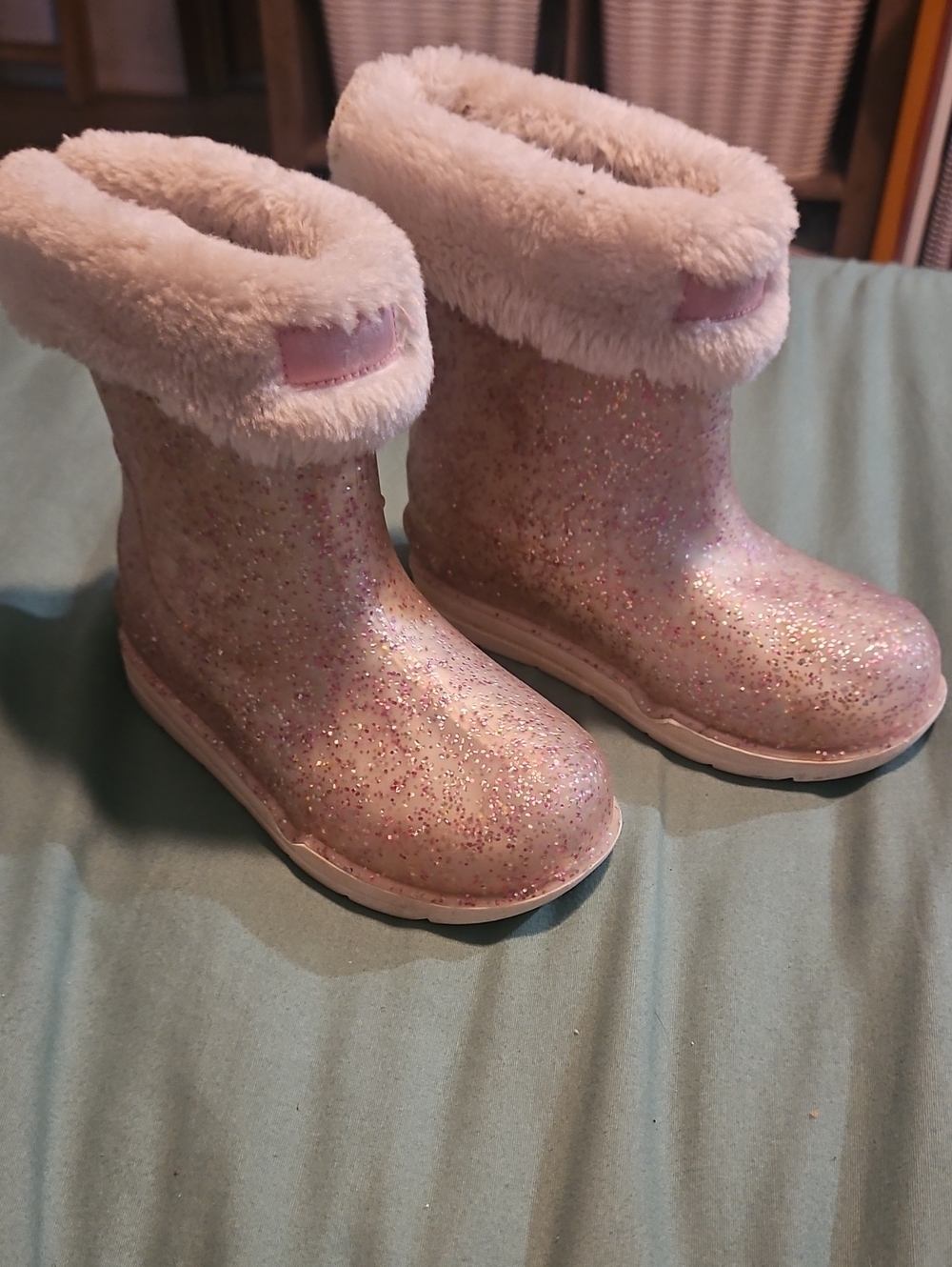Stride Rite Pink Glitter Winter Boots with Faux Fur Cuff - Size 9 Kids